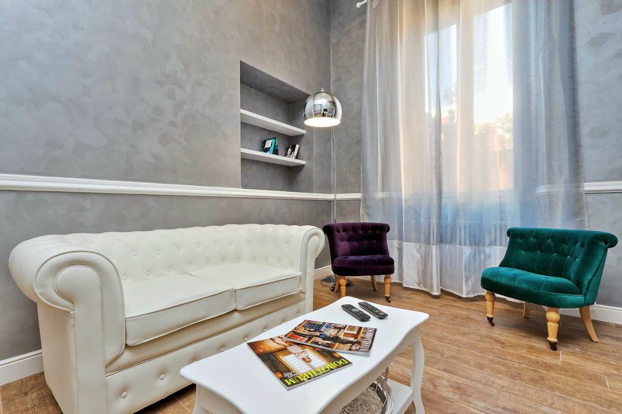 Luxury Sabina 50 Mt From Trevi Fountain * Rom